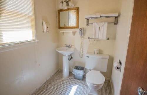 Newcastle Hotel | Auto Inn Motel & RV Park