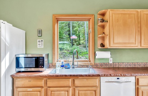 Nederland Cabin | Autumn adventures await~fire pit~AC~Ev charger~cornhole~foosball~woodstove