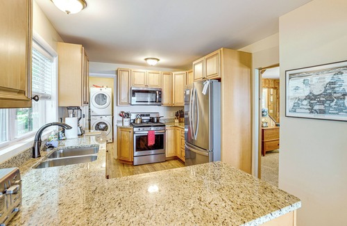 Maple City Cottage | Autumn Escape on Glen Lake: Waterfront Cottage!