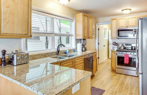 Maple City Cottage | Autumn Escape on Glen Lake: Waterfront Cottage!