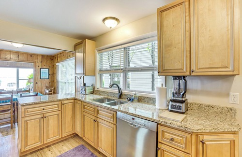 Maple City Cottage | Autumn Escape on Glen Lake: Waterfront Cottage!