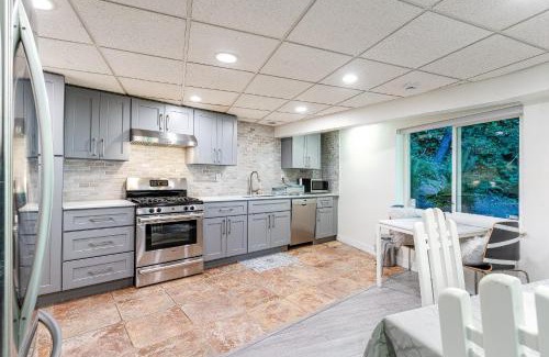 Canyon Heights House | Autumn Getaway-Nature Retreat in North Vancouver