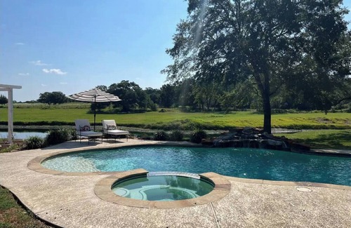 Fayetteville House | Autumn Getaway | Private Pool + Views