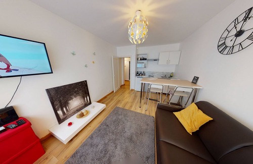 Orangerie Apartment | aux bons amis parlement orangerie up to 4