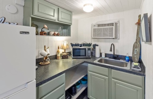 Oil City Apartment | Avail this weekend, Romantic, Kayaks!