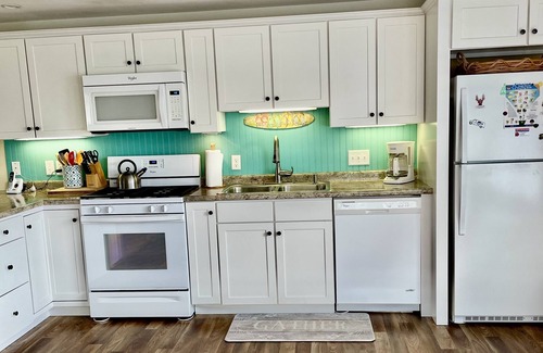 Hampton House | Available: Fall 2025 rental weekly or monthly. Come see and enjoy NH this fall.