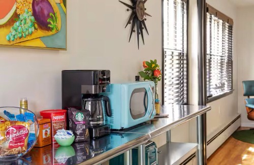Old Town Winchester Apartment | Available for 2026 Apple Blossom Only! 2 Bedroom on Parade Route!