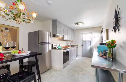 Old Town Winchester Apartment | Available for 2026 Apple Blossom Only! 2 Bedroom on Parade Route!