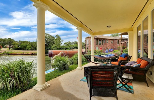 Conroe House | Available Now… this is YOUR chance to experience relaxation @ The Cove!