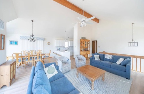 Avalon House | Avalon Beach Block 4 bedrooms & Den, PET FRIENDLY Sleeps 12