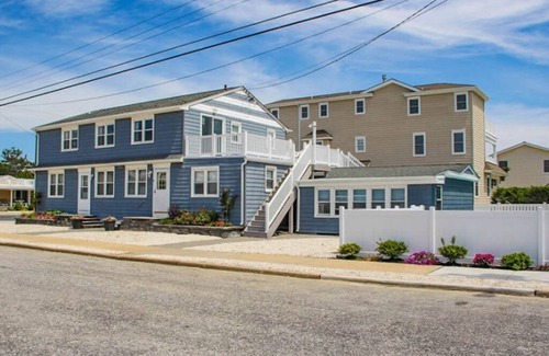 Avalon Condo | Avalon BEACH BLOCK with a POOL: 1 Bedroom