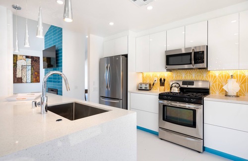 Vista Norte House | Avalon House - Mid Mod Hues and Mountain Views