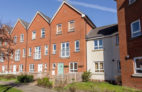 Poole House | Avalon - Walking Distance to Poole Quay and Town