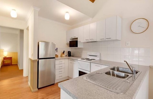 Bright Apartment | AVC - Maple Cottage, Bright