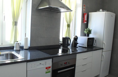 Aveiro House | Aveiro White House