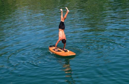 Mambucaba Boat Rental | Aventura náutica em Paraty hospedagem flutuante na cidade Veleiro Maverick