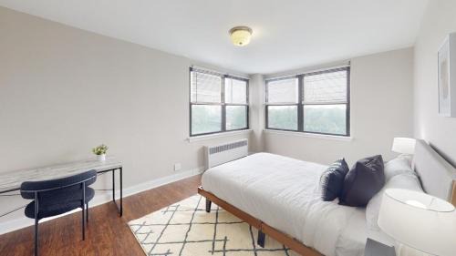 East Falls Apartment | Avenue A810 Epic 2br, Pool, Gym, Parking