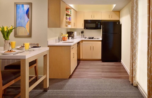 Malvern Hotel | AVIA Residences on Lincoln- Extended Stay