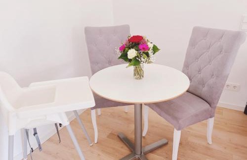 Schoenefeld Apartment | Aviator Apartment am Airport Berlin Flughafen BER Schönefeld Fahrstuhl Küche