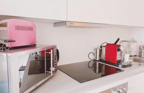 Schoenefeld Apartment | Aviator Apartment am Airport Berlin Flughafen BER Schönefeld Fahrstuhl Küche