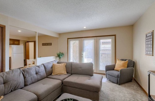 Mount Moriah House | Aviator's Lounge 2BR 1Bath WiFi Close to Airport 1