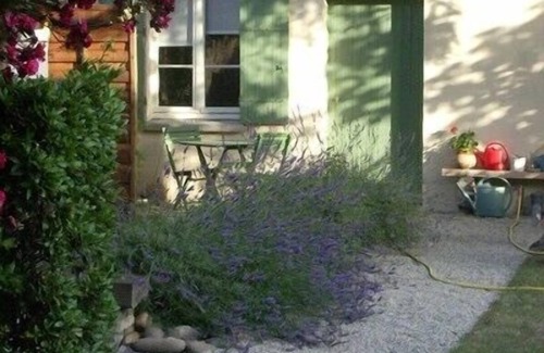 Avignon Cottage | Avignon, charming guest cottage in a town house with garden