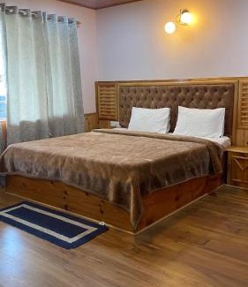 Jagatsukh House | Aviyato Trimurti B&B