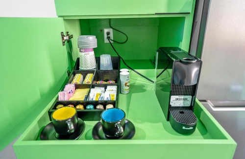 Greater East End Apartment | Avocado Container @EADO Juice Box