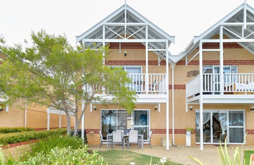 Dunsborough House | Away in the Bay, beachfront panorama, Free WiFi
