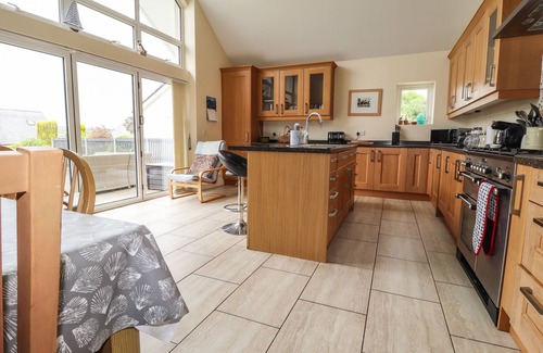 Newport Cottage | AWEL DEG, pet friendly, with a garden in Newport, Pembrokeshire