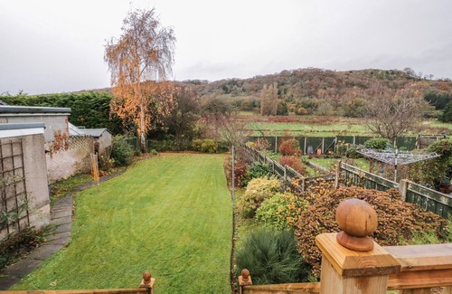 Rhos on Sea Cottage | AWELON, pet friendly, country holiday cottage in Rhos-On-Sea