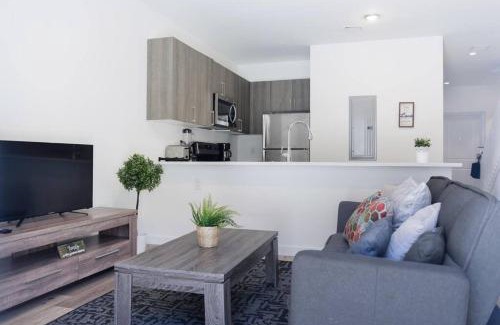 Golden Glades Apartment | Awesome 3BR Townhouse 15minutes from the Beach
