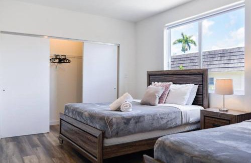 Golden Glades Apartment | Awesome 3BR Townhouse 15minutes from the Beach