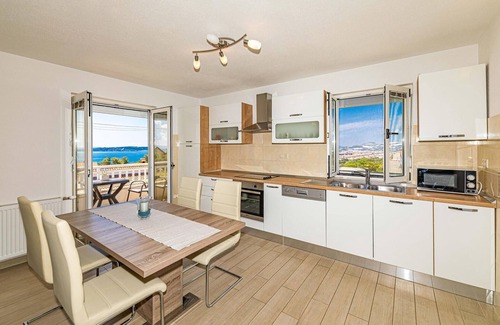 Kastel Kambelovac Apartment | Awesome apartment in Kastel Kambelovac