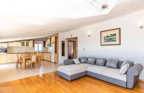 Kastel Kambelovac Apartment | Awesome apartment in Kastel Kambelovac
