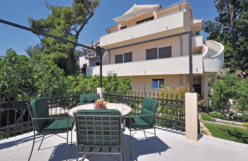 Kastel Gomilica Apartment | Awesome apartment in Kastel Gomilica