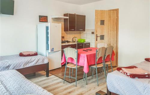 Drawno Apartment | Awesome Apartment In Dominikowo