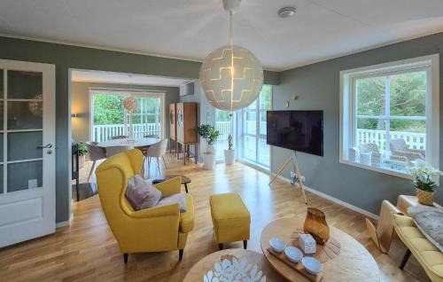 Tysnes House | Awesome Apartment In Uggdal With Wifi