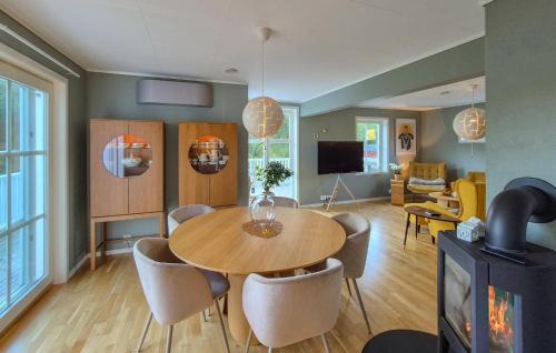 Tysnes House | Awesome Apartment In Uggdal With Wifi