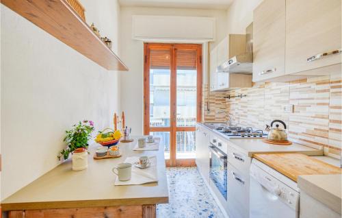 Ex Campo d'Aviazione Apartment | Awesome Apartment In Viareggio