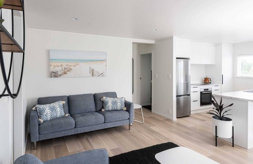 Mount Maunganui Apartment | Awesome Beach House, stroll to Town and Beach