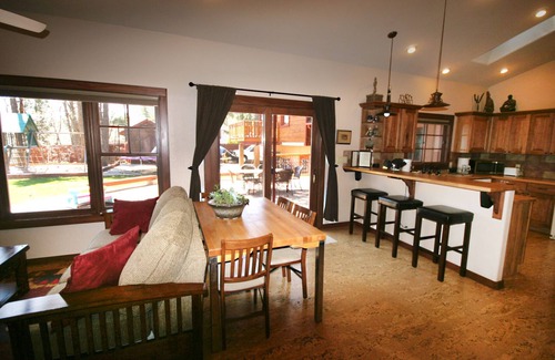 Cherry Hill House | Awesome Custom-built Guesthouse In Quiet Downtown Location