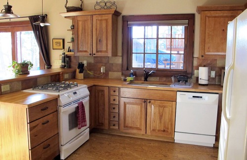 Cherry Hill House | Awesome Custom-built Guesthouse In Quiet Downtown Location