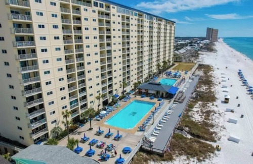 Biltmore Beach Condo | AWESOME DECEMBER DEAL: Sun 12/7 to Sun 12/21 =1500 or 850 week! 5star/Beachfront
