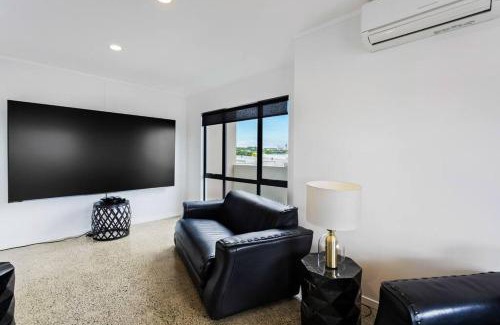 Manukau City Apartment | Awesome Designer 3BR Apt in the Heart of Manukau