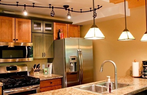 Alyeska Ski Chalet | Awesome Fully Furnished Ski Chalet for 6 is Close to Slopes!