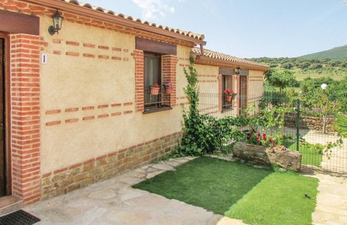 Aldeanueva de la Sierra House | Awesome home in Aldeanue. de la Sierra