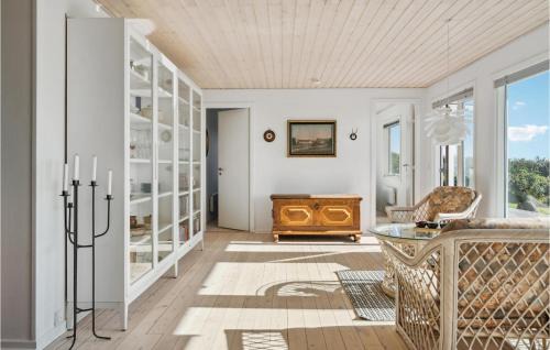 Helnæs By House | Awesome Home In Ebberup With Kitchen