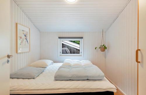 Egsmark Strand House | Awesome Home In Ebeltoft With 3 Bedrooms, Internet And Sauna