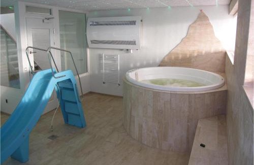 Handrup Strand House | Awesome Home In Ebeltoft With Wifi